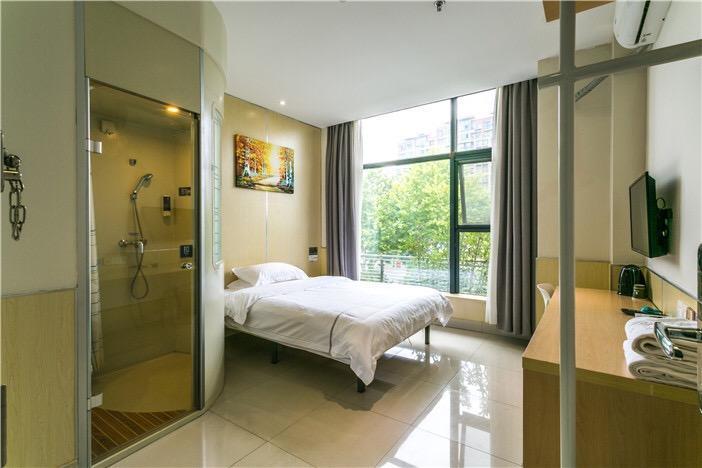 100 Pudong Airport Hotel